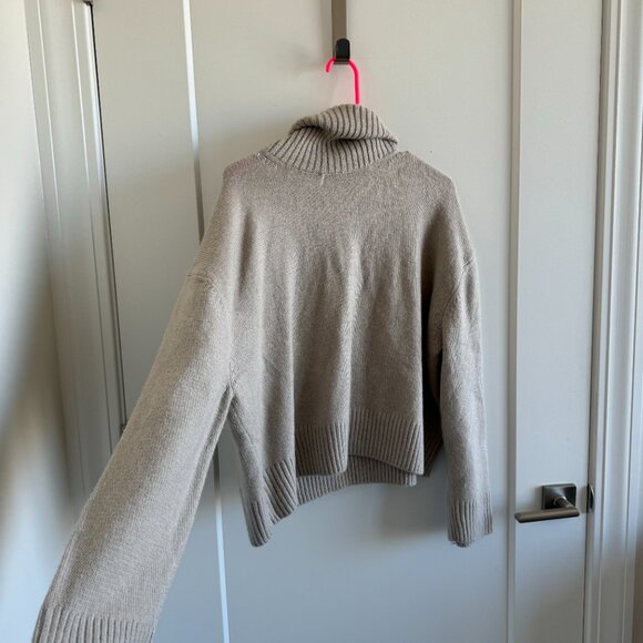 Beige H&M turtleneck sweater, size M, NWT - Picture 2 of 3